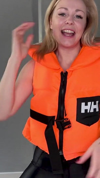 Pengakuan fetish asmr lifejacket dengan legging mengkilap