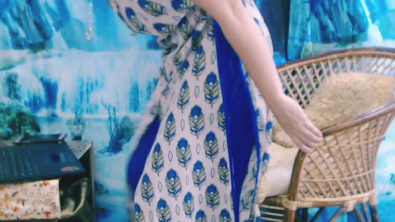 Bolly Karma: Kocam burada olduğumu biliyor