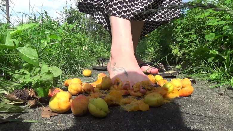 Goddess Misha Goldy: ¡Te alimentaré de mis pies y dedos de los pies!...