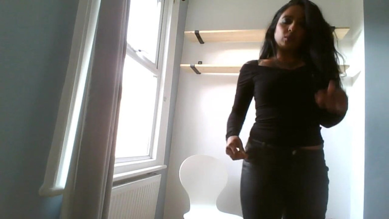 BabeXX69XX Asian MILF: Поклоняйся мне в тугих блестящих черных джинсах