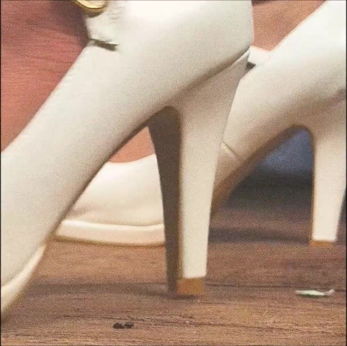 Haydee Rodriguez: Beyaz yüksek topuklu giantess haydee rodriguez