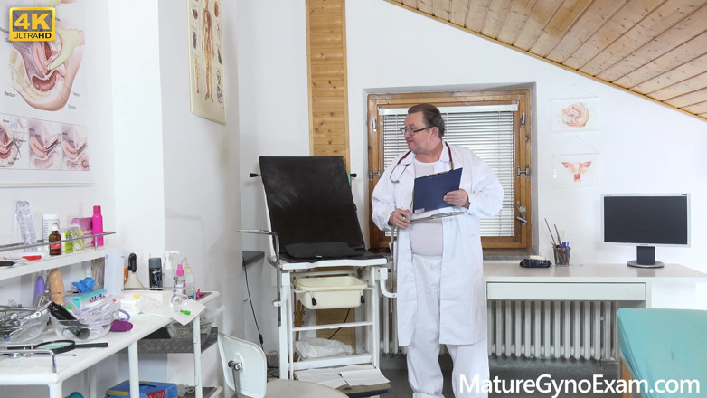 Mature Gyno Exam: Ateşli nine Linda G'nin anal sıcaklık ölçümü