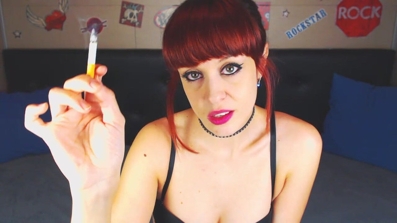 Candystart Videos: Fetiche por fumar. Você é meu cinzeiro