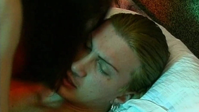 Inhonorof porn: 年轻且缺乏经验的女孩第一次肛交