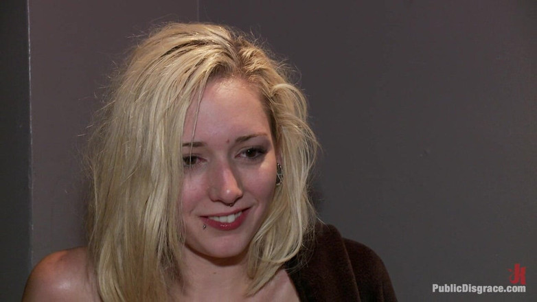 Public Disgrace by Kink: Heiße blondine beschämt in der bar