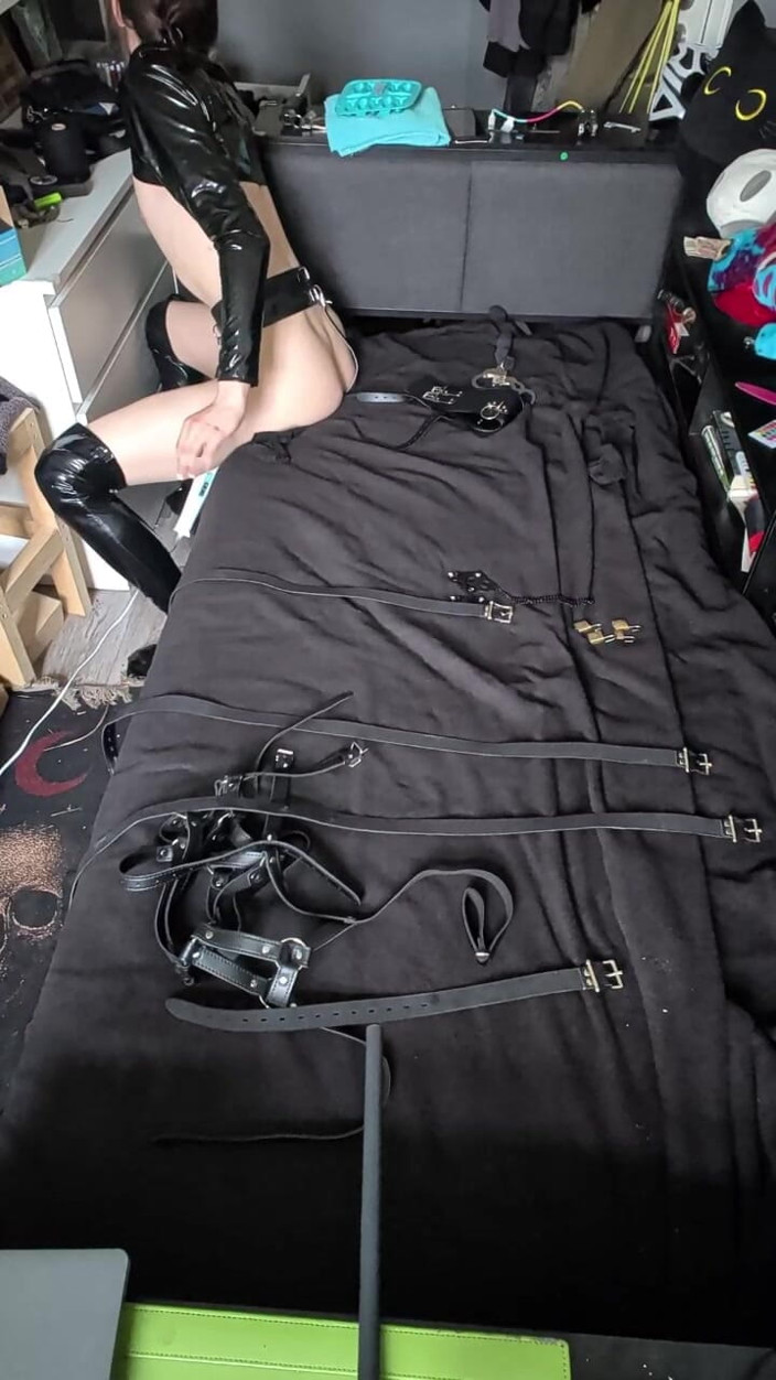 AJ_the_catgirl: Stuck to Bed with Ice Lock