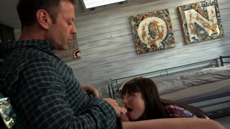 Old & Young: nastolatka vs milf - młode ciasne dziury walczą z doświadczonymi dziwkami...