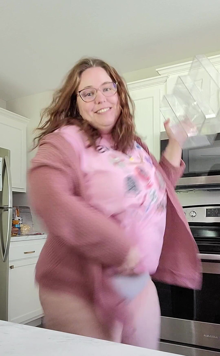 KinkyKatie: Je suis tellement excitée à ce sujet ! C’est les petites choses,...