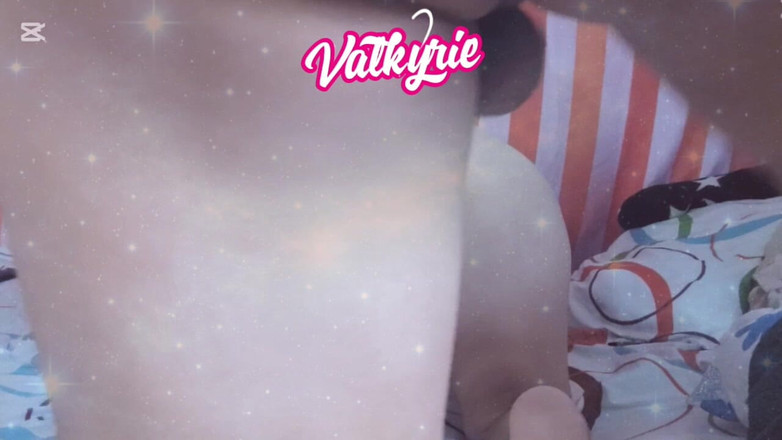 Valkyrieandluigy: 丰满的自拍，天然奶子