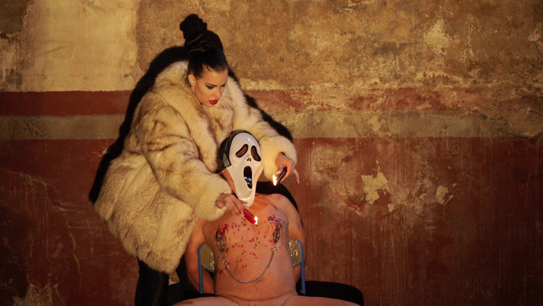 Miss Alessa Milano: Jocuri cu ceară de lumânări de Halloween