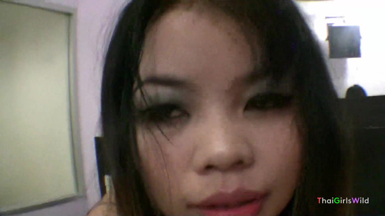 Thai Girls Wild: Pancutan mulut yang kucap dan pancutan muka untuk Thai luas