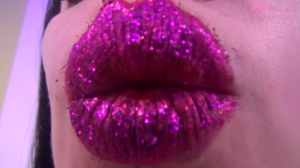 Goddess Misha Goldy: Usikan gincu gincu glittery