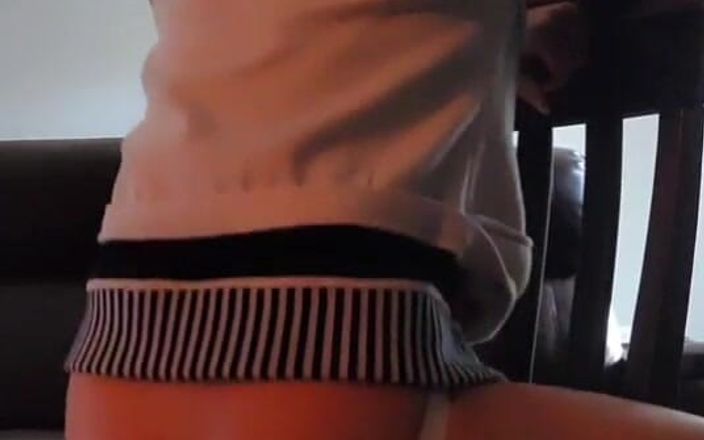 Kinkytwinkpamps: Roxas jockstrap giyiyor ve dildoya biniyor