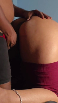 El entrenamiento de profesores de yoga caliente termina con una intensa sesión de sexo follando a mi profesora de yoga