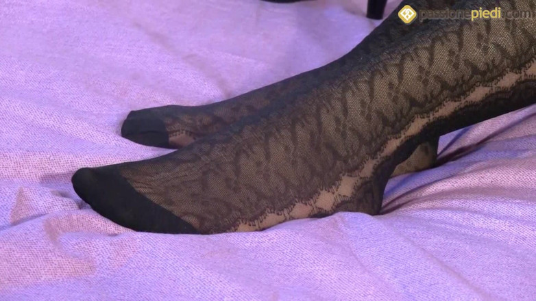 Foot Fetish HD: Drăguța Laura în acțiune cu picioarele ei