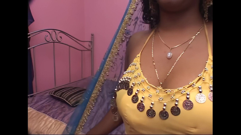 The Swingers & CO.: インドの大学生のスラットが激しいアナルと中出しを懇願