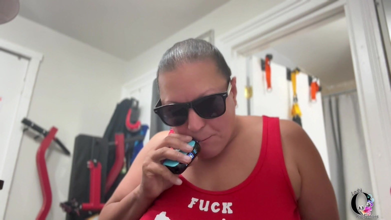 Lady O: Lp-289 fumando mientras juega con mis tetas