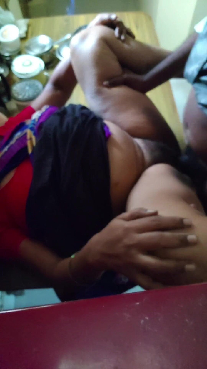Porn films: Müdür Medam üniversite öğrenciyi mutfak odasında sikiyor