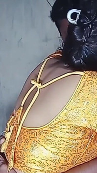 Priya Bhabhi está usando um vestido muito bonito e vai fazer um novo vídeo real