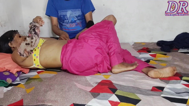 DeepReenu123: 村の少年は二人の女の子に挟まれ、少年は若い女の子の美しいアソコを抱いた