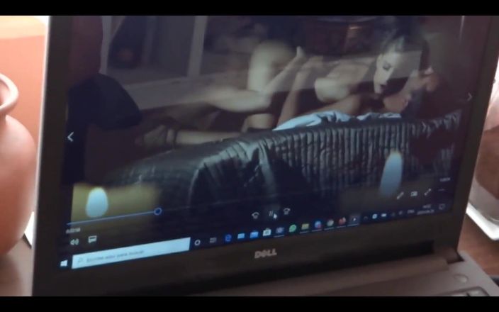Ardientes69: 58歳のラテン系継母は、義理の息子とセックスする前にポルノを見て自慰行為をします