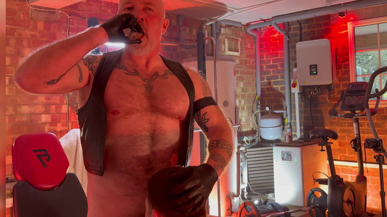 Bob Steel: ベア・スチュアートとボブ・シガー・スモーク・セックス