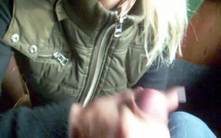 Blondehexe: Vykouřená na vysokém sedadle