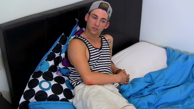 Lollipop Twinks: Menemu bual Liam seksi