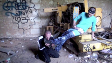 Sneaker gay: Děvka twink se submissovala k tenisce twink JIMY FIX