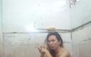 Reyna Alconer: Banyoda güzel güzellik