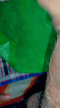 Desi bhabhi spermaladung im mund Ausgezeichnetes selbstgedrehtes blowjob-video