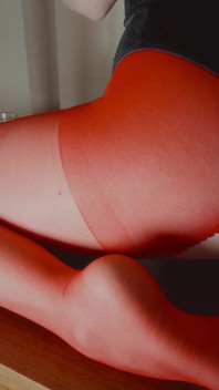 Fisting Anale in Collant Rosso