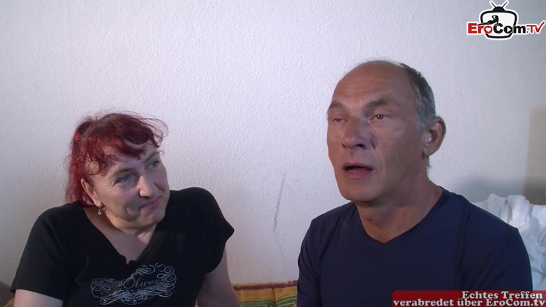 EroCom: Rijpe vrouw met mager lichaam en rood haar gedeeld in...
