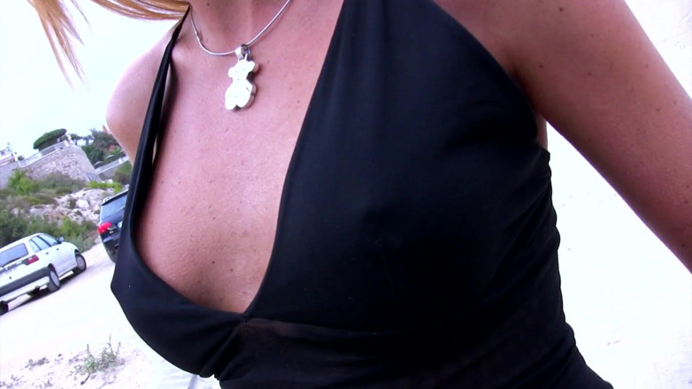 Hot Girlz: Orta yaşlı seksi sürtük büyük yaraklar için yalvarıyor ve hak...