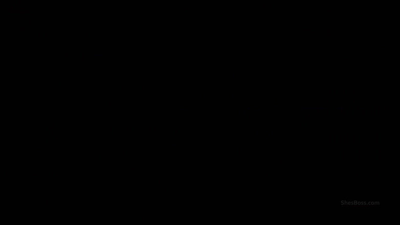 Shes Boss: Empregada peituda e amiga gorda empurram peitos e buceta na...