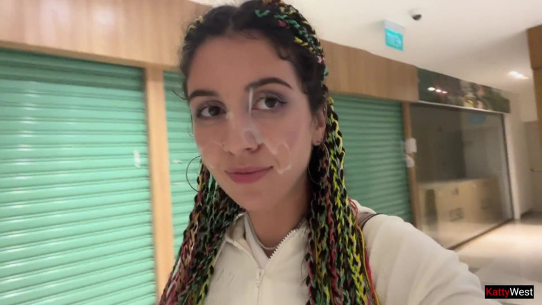 Katty West: Alışveriş merkezinde çılgın boşalma