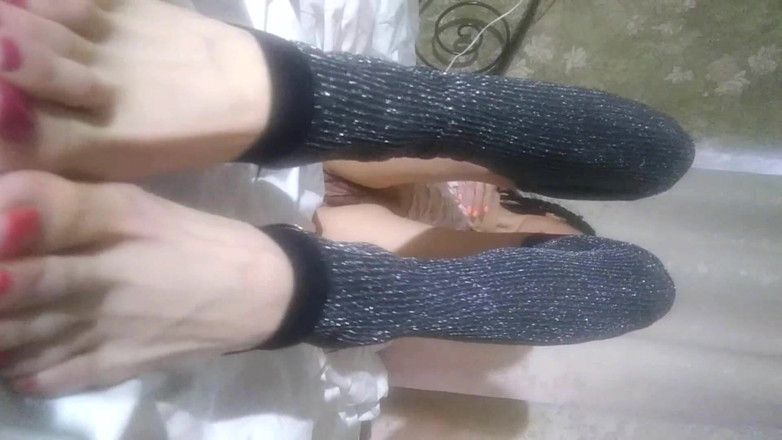 GinnaGg: La pelosa milf Ginna gg si è masturbata la passerina e...
