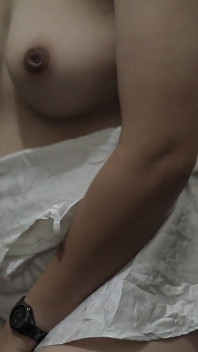 Pakaian dalam satin putihku yang seksi