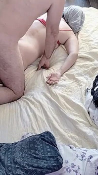 素人の妻が私にマスターベーションをしてくれます