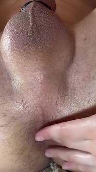 Pegging sensuel avec branlette bite huilée