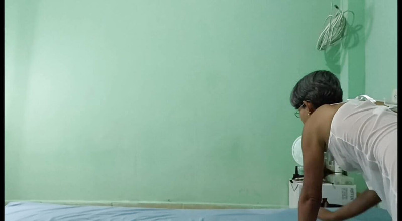 Swingersamateur40: Adik tiriku yang mesum menggodaku saat nggak ada orang di...