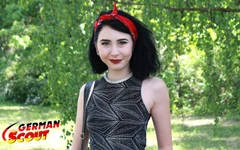 Німецький скаут - маленька готична тінка Джоена розмовляє з трахом на кастингу