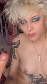 Posso coccolare con te fratellastro?