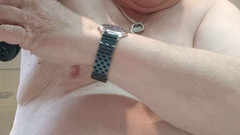 Karlchengeil: Podpaží, prsa a bradavky Holí a přerušují hraní