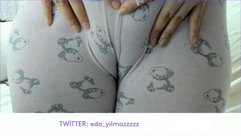 bigass_sexy_bigboobs: Cameltoe- pijamas- coño hinchado- coño hinchado