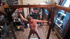 The Izars: 女主人Izar和乳胶泡沫在地牢 第2部分