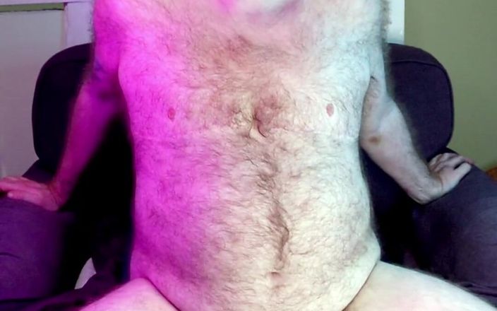 RonBeastlyFTM: おもちゃを枕に縛り付けて乗れるようにしたんだけど、すごく激しく潮吹きしちゃったよ!