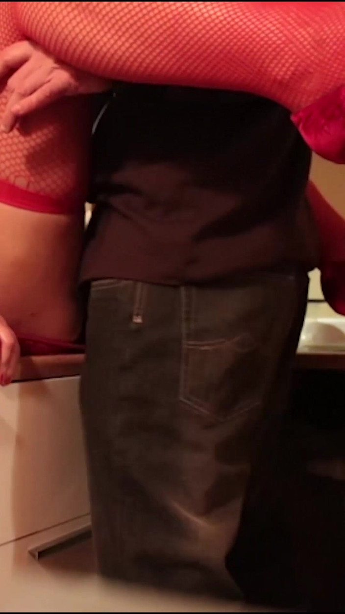 Mike Vonberg: Seronok meraikan Tahun Baru dengan pelacur yang cantik, bukan?, dan...