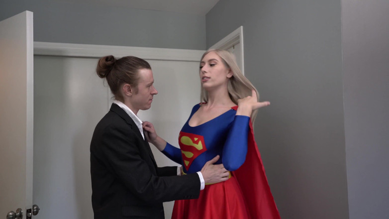 Conor Coxxx: Schande teilnahme mit Kay Lovely als Supergirl