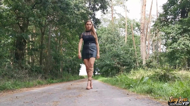 Goddess Lena: Plimbare cu tocuri gladiator